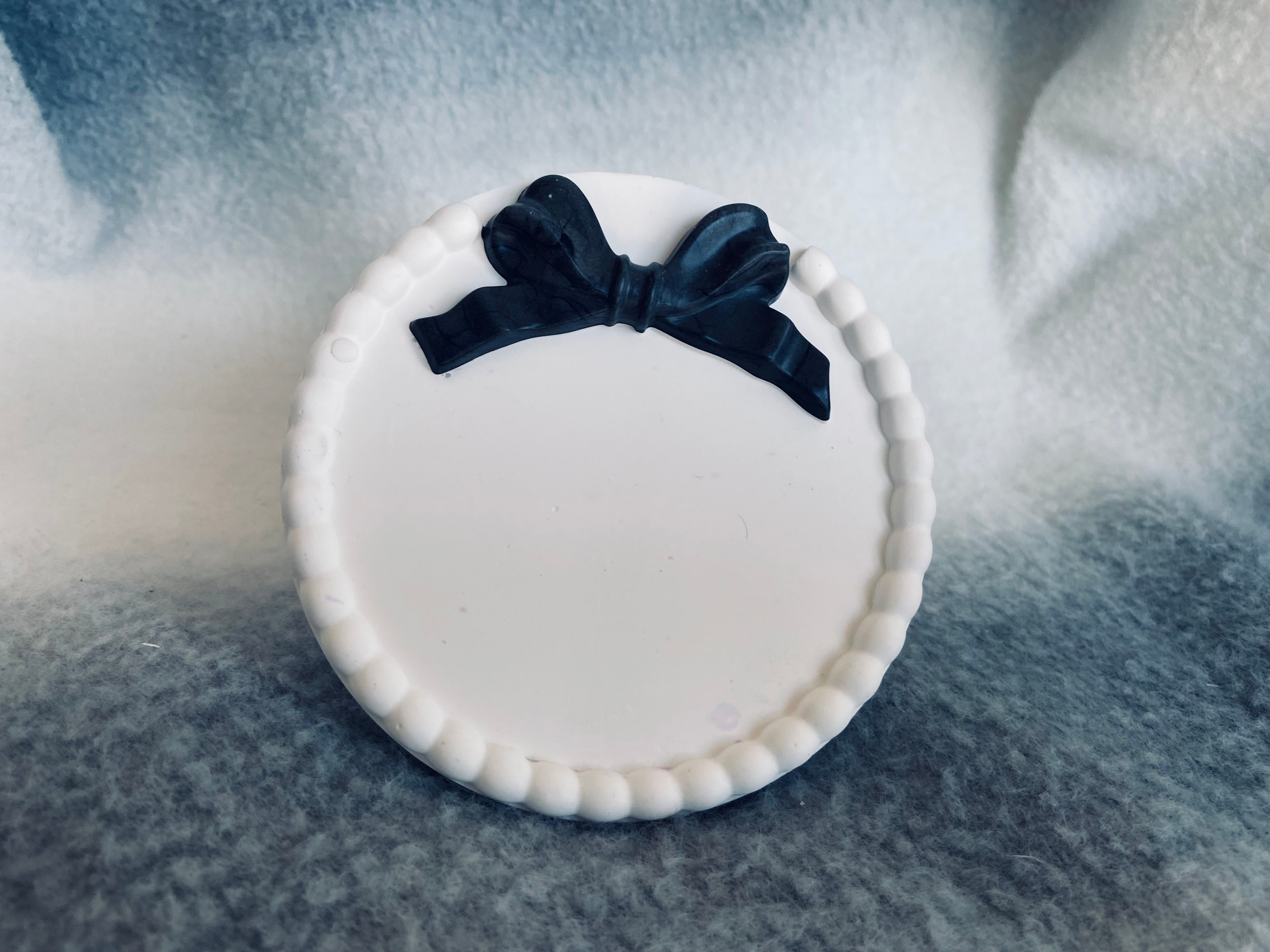 Round  Bow Resin Tray