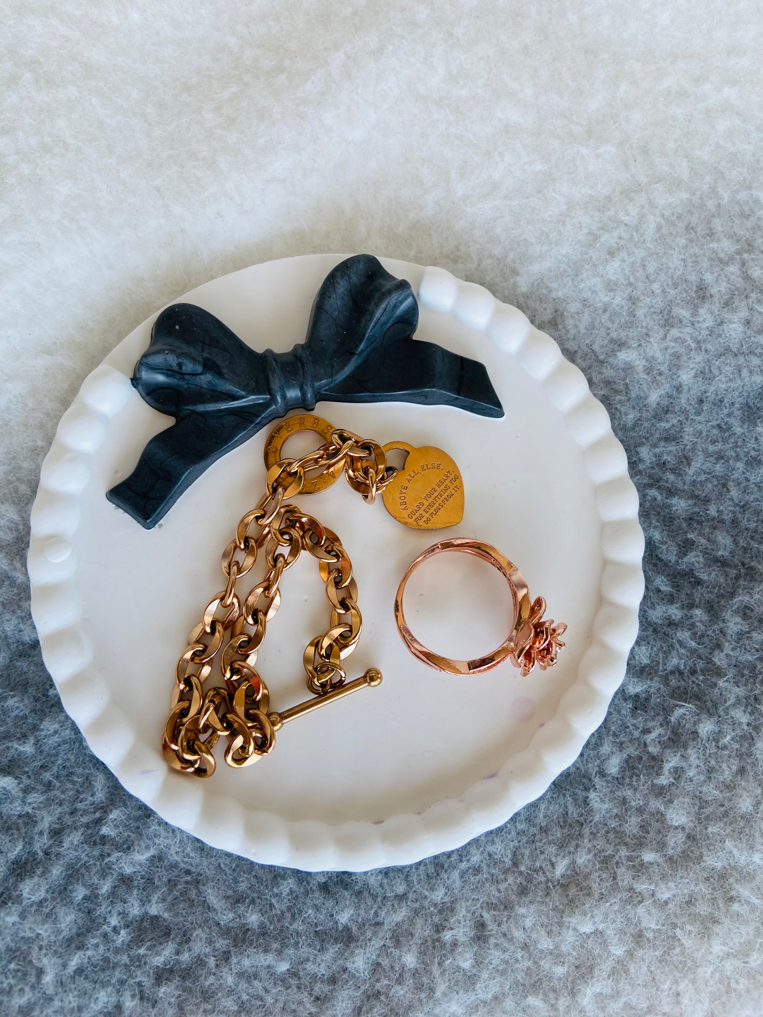 Round  Bow Resin Tray